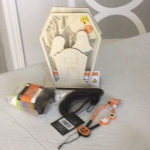 Halloween Ghost and Tombstone that lights up Party Decoration Set